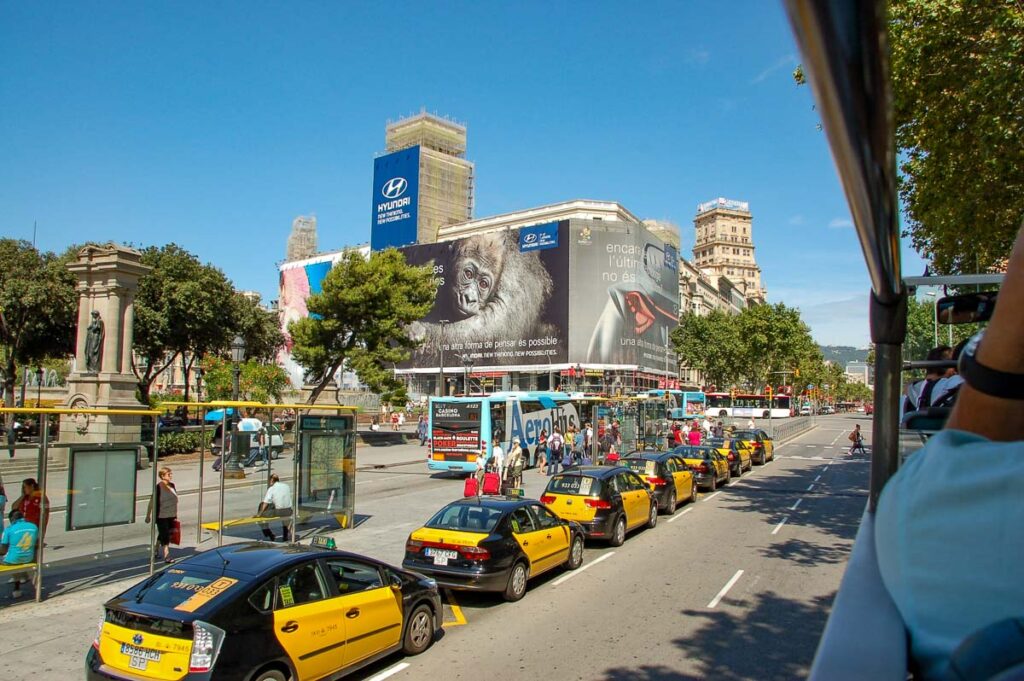 A lineup of Barcelona taxis in front of the Barcelona Aerobus - two popular ways to get from the Barcelona airport to your hotel