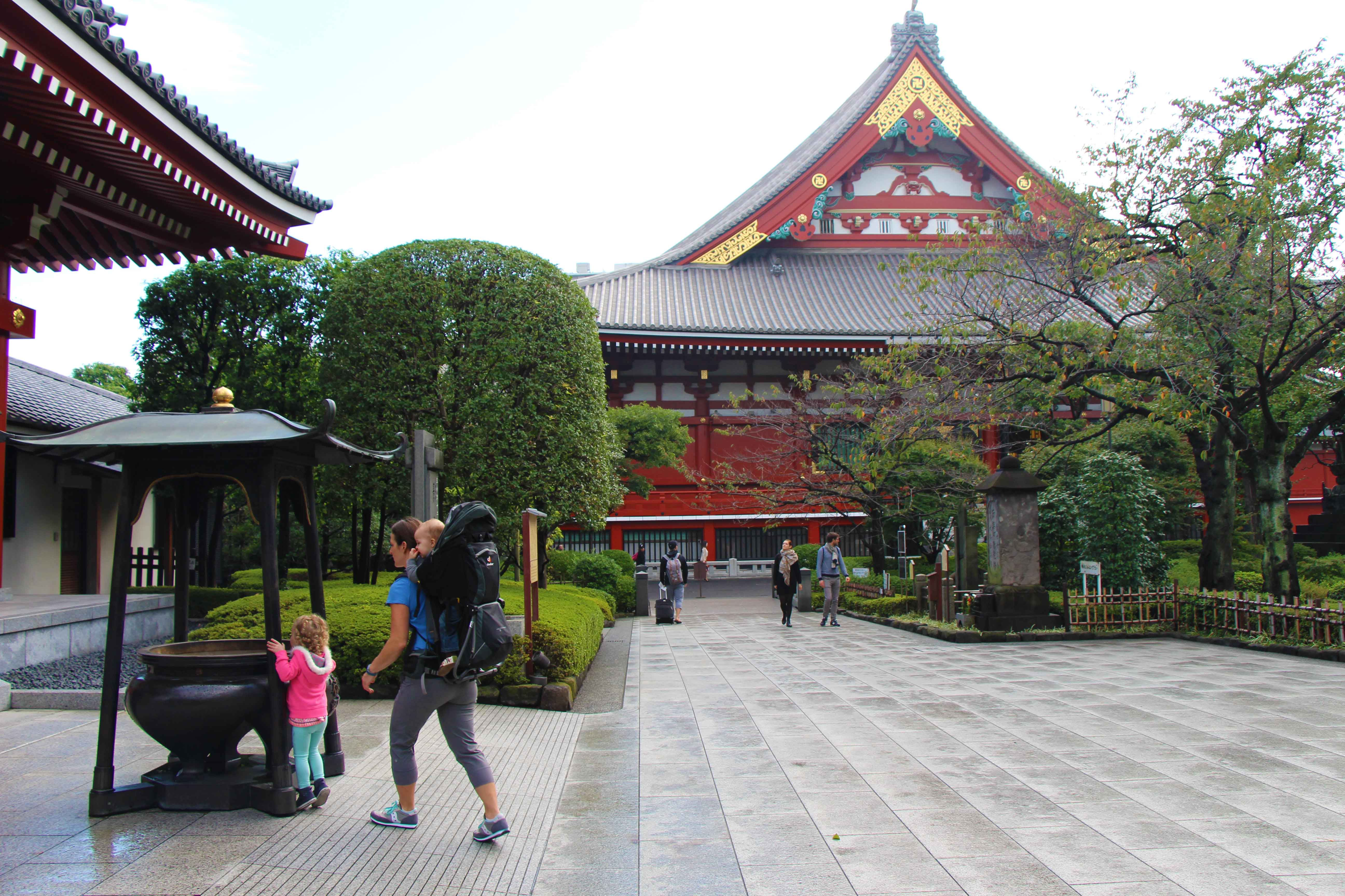 Best things to do in Tokyo with a toddler - Sensoji temple