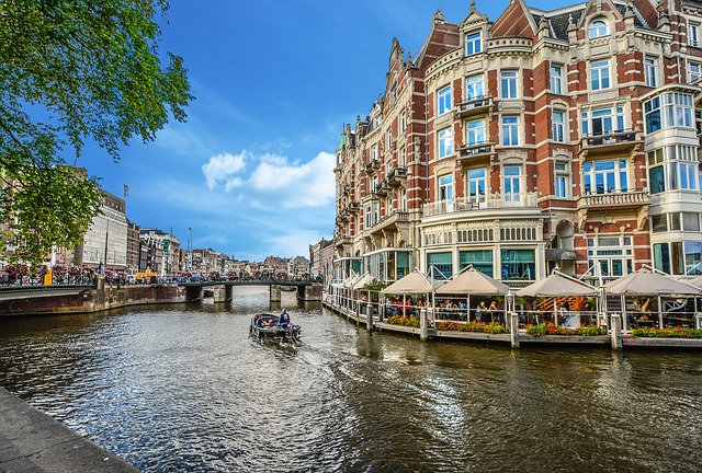 Canal ride in Amsterdam with baby or toddler