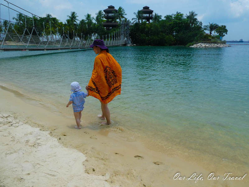 a mother visits Singapore with a Baby - best vacations with a 1 year old.
