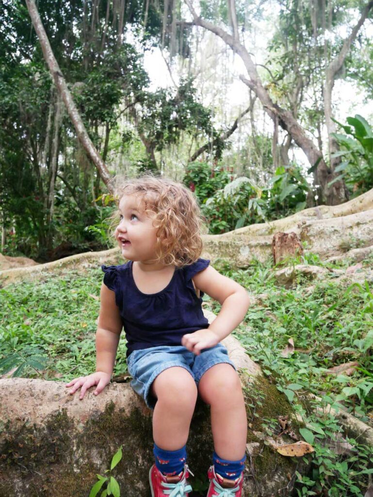 Parque el Gallineral with kids in Colombia