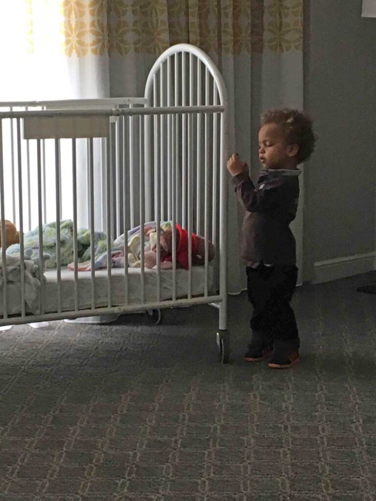 the toddler crib provided by our kid-friendly Huntington Beach resort 