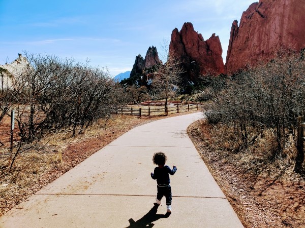 hiking with toddlers in Colorado Springs at the Garden of Gods