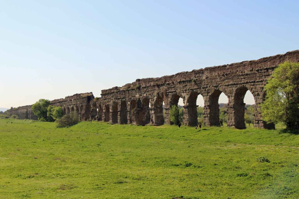 Looking for a fun and easy walk in Rome with toddlers? Try the Rome Aquaduct Park