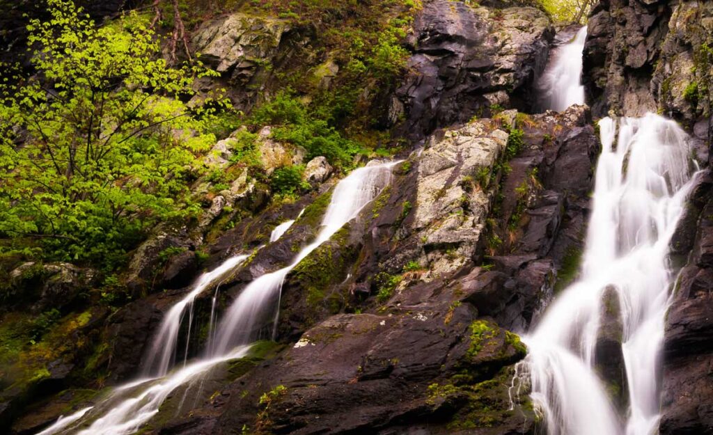 shenandoah easy hikes with toddler to cascading waterfall