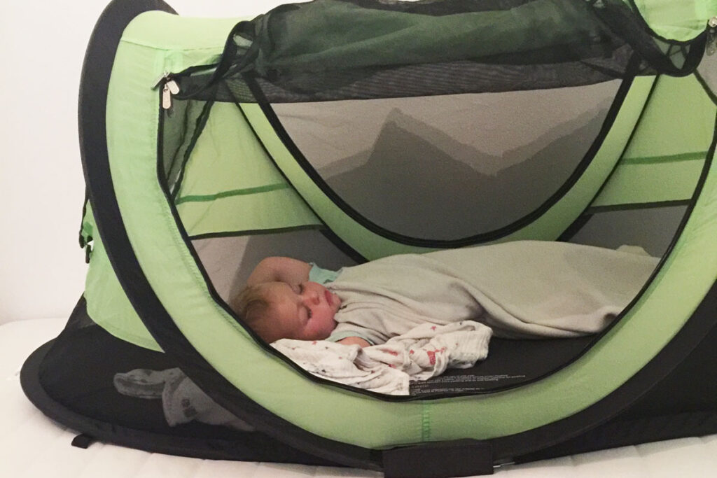 toddler asleep in toddler travel bed - Kid co peapod travel tent