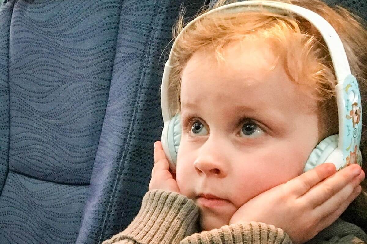 toddler headphones on airplane