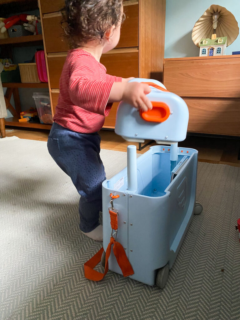 toddler lifting lid on bedbox for plane travel