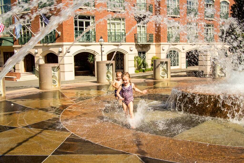 small kids play in a splash park while on a family trip to Charleston, South Carolina