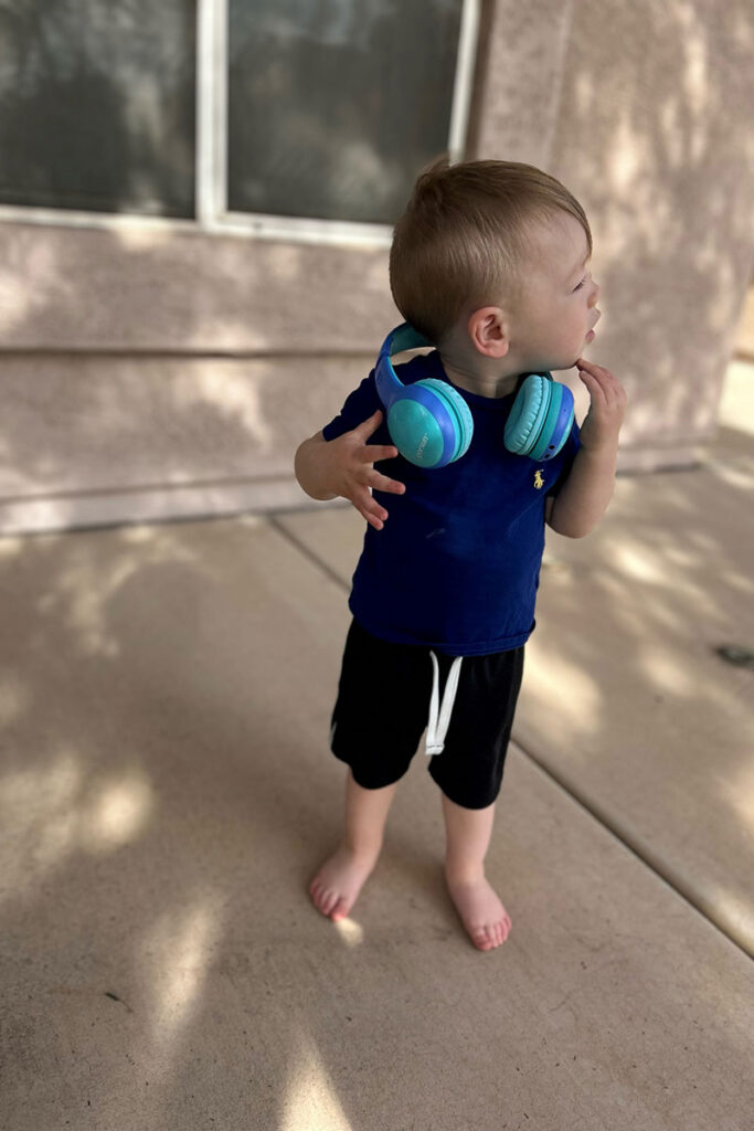 a child wears gorsun Bluetooth Headphones for toddlers around his neck.