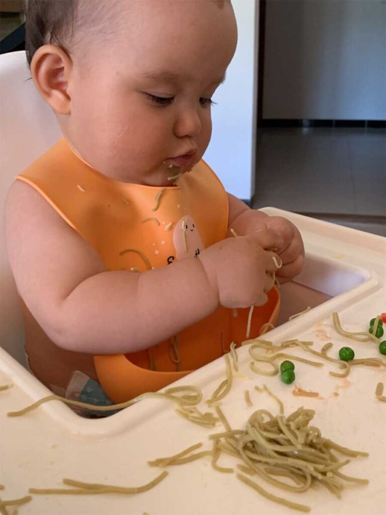 baby eating - managing baby food while traveling