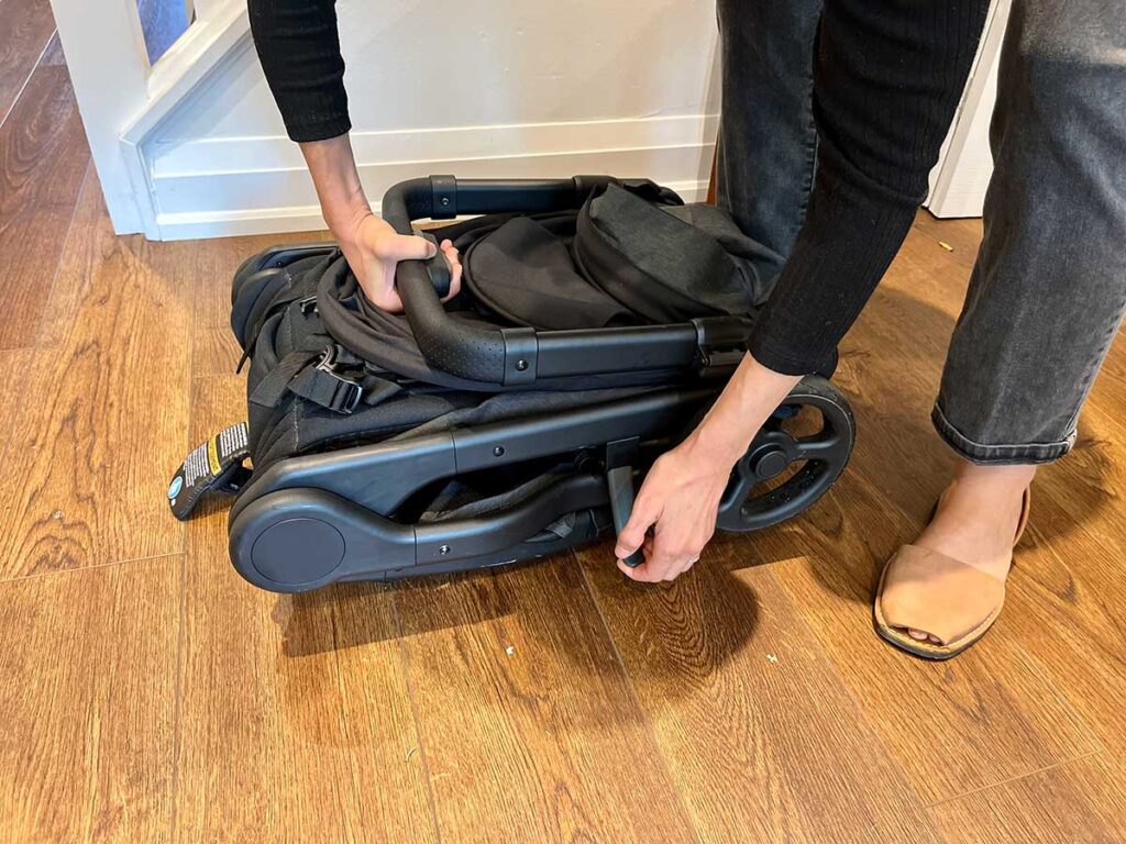 How to unfold ErgoBaby Metro+ Stroller for travel.