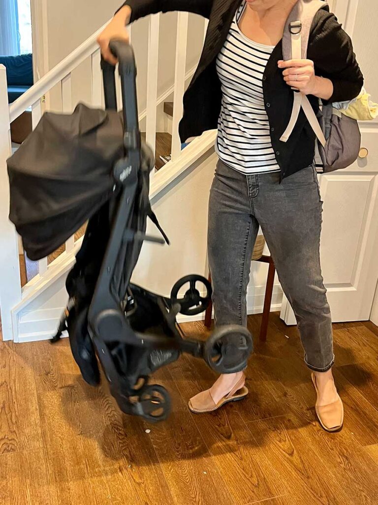 Demonstrating one hand open of the ErgoBaby Metro+ Stroller.