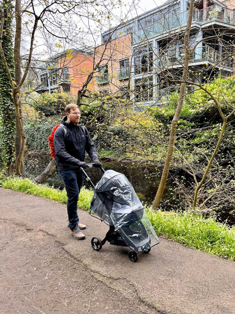 Using ErgoBaby Metro+ Stroller weather shield.