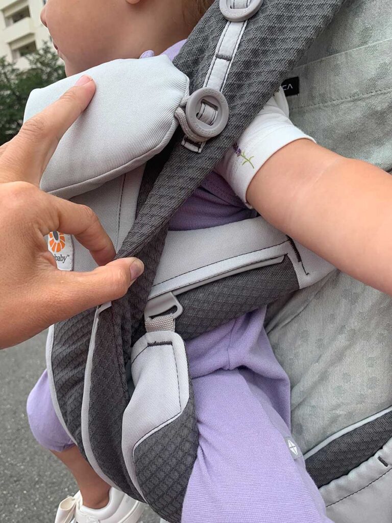 Showing Features of Ergobaby Omni Carrier.